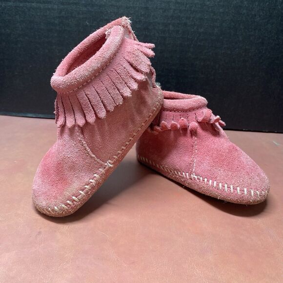 Minnetonka Pink Suede Fringe Moccasins Booties Shoes Baby Girl Toddler Size 5 - Picture 1 of 11